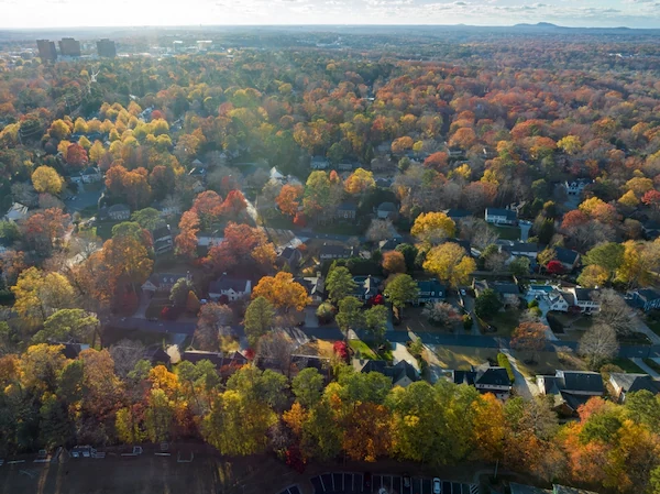 aerial shot of suburban houses in Dunwoody, Georgia