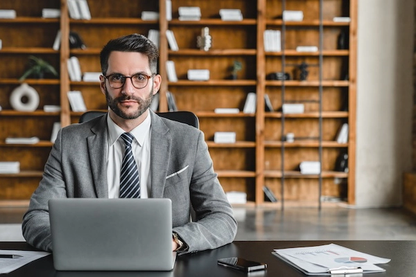 Seasoned trial lawyer in courtroom prepared to litigate car accident case for maximum settlement