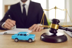 Atlanta truck accident lawyer, truck accident injury lawyer, truck accident lawyer, An Atlanta truck accident lawyer speaks with a client who was hit by a truck driver.