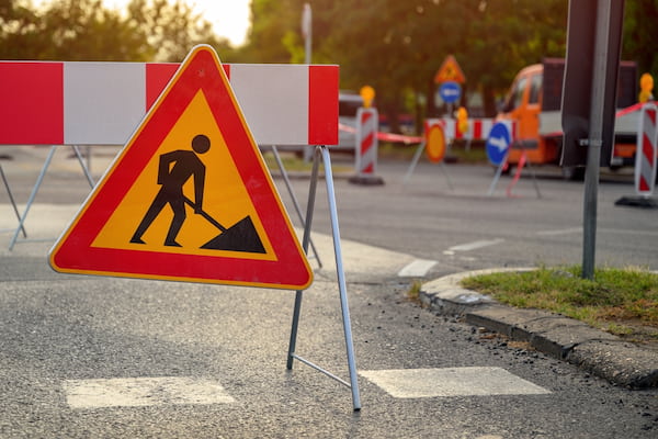 A roadwork traffic sign symbolizes an Atlanta construction zone car accident case.